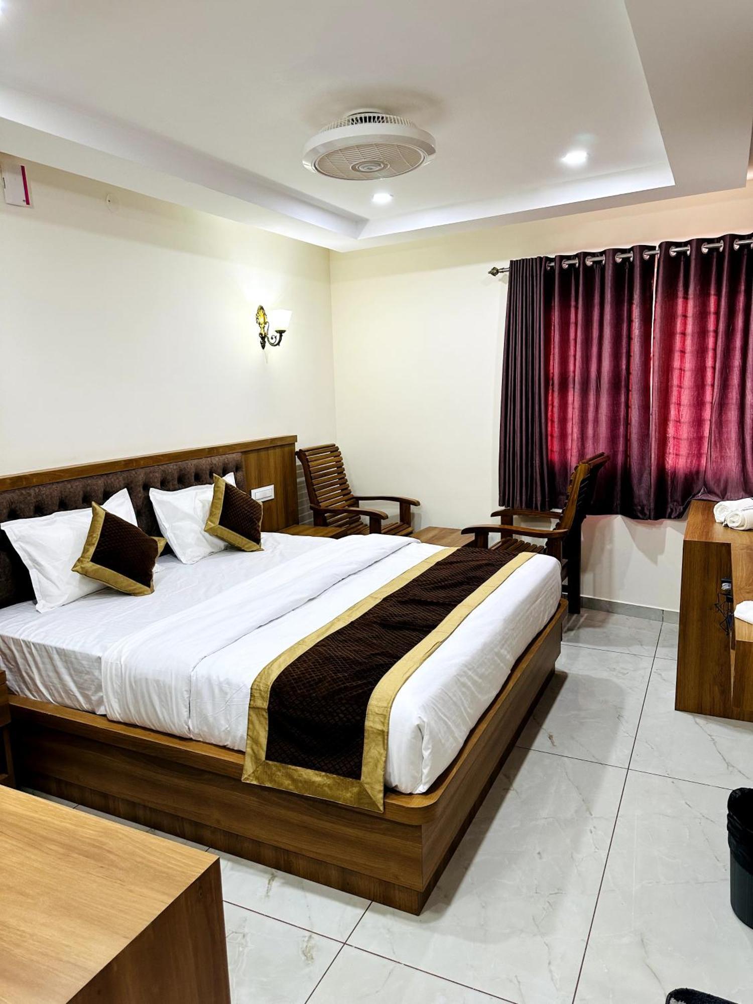 Navarathna Comforts Madikeri Exterior foto