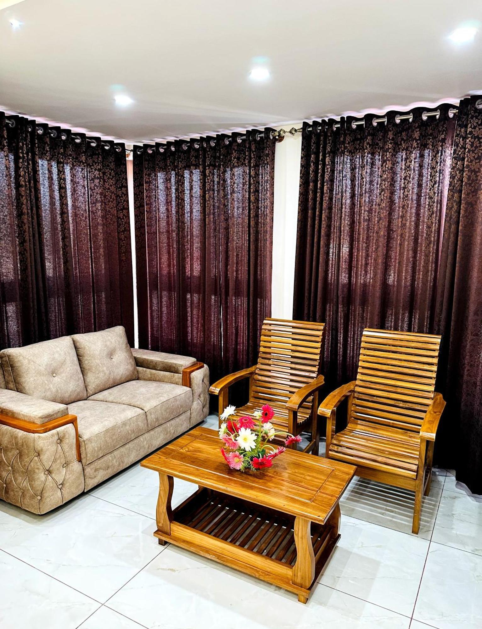 Navarathna Comforts Madikeri Exterior foto