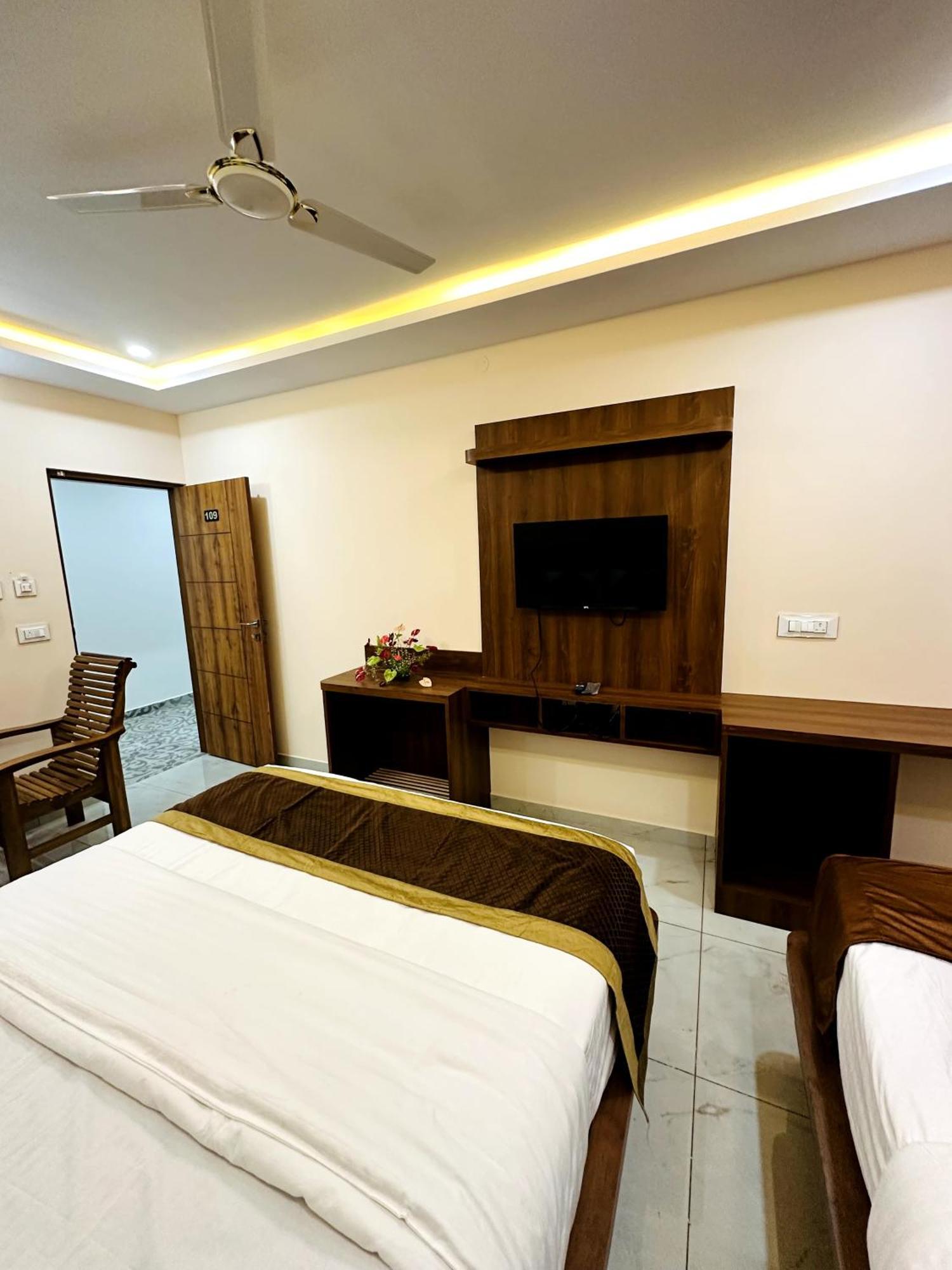 Navarathna Comforts Madikeri Exterior foto