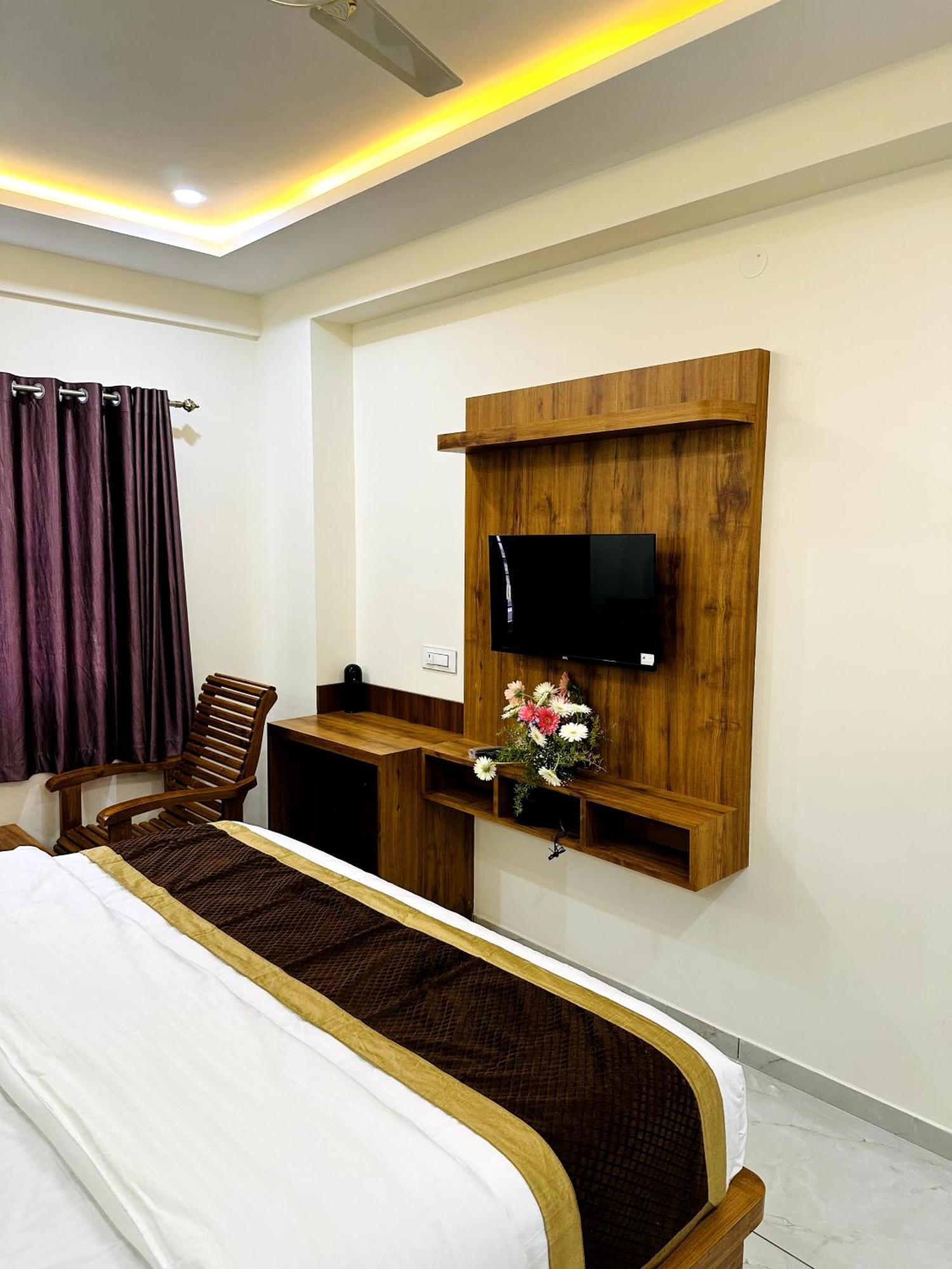 Navarathna Comforts Madikeri Exterior foto