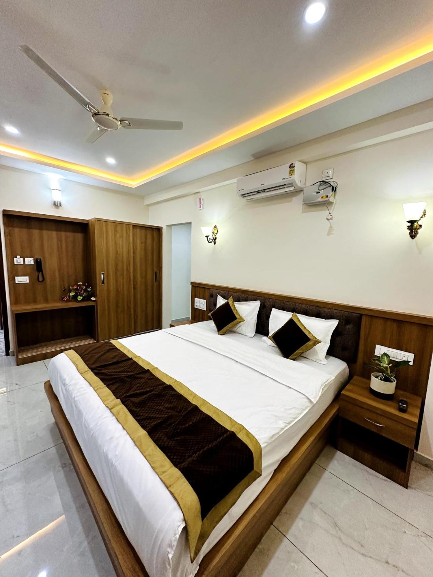 Navarathna Comforts Madikeri Exterior foto