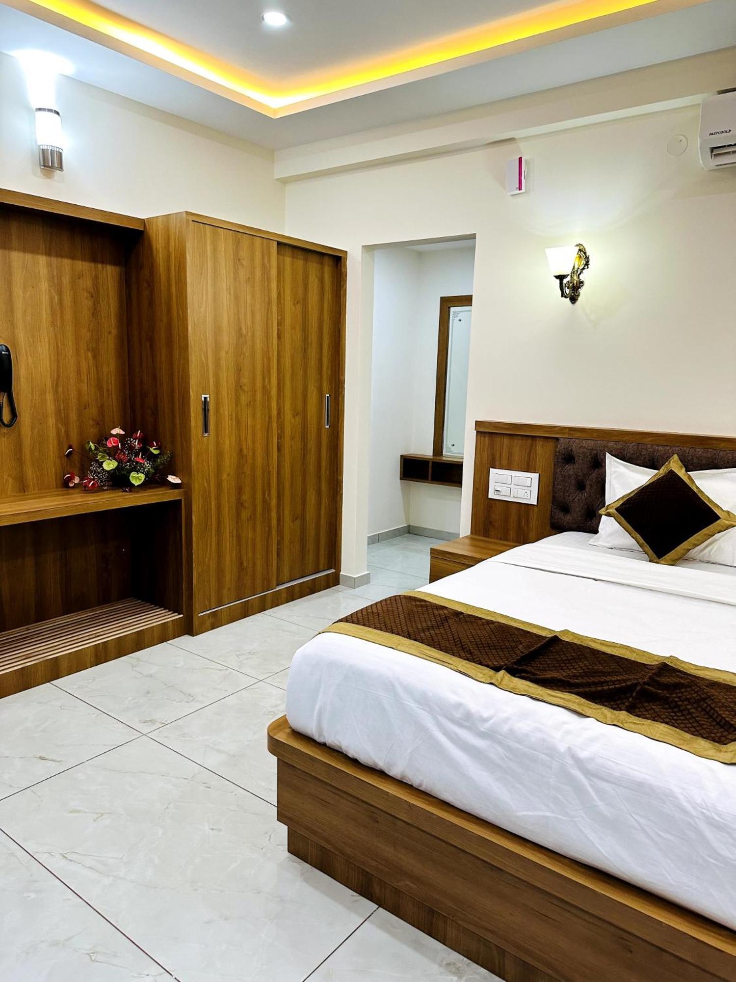 Navarathna Comforts Madikeri Exterior foto