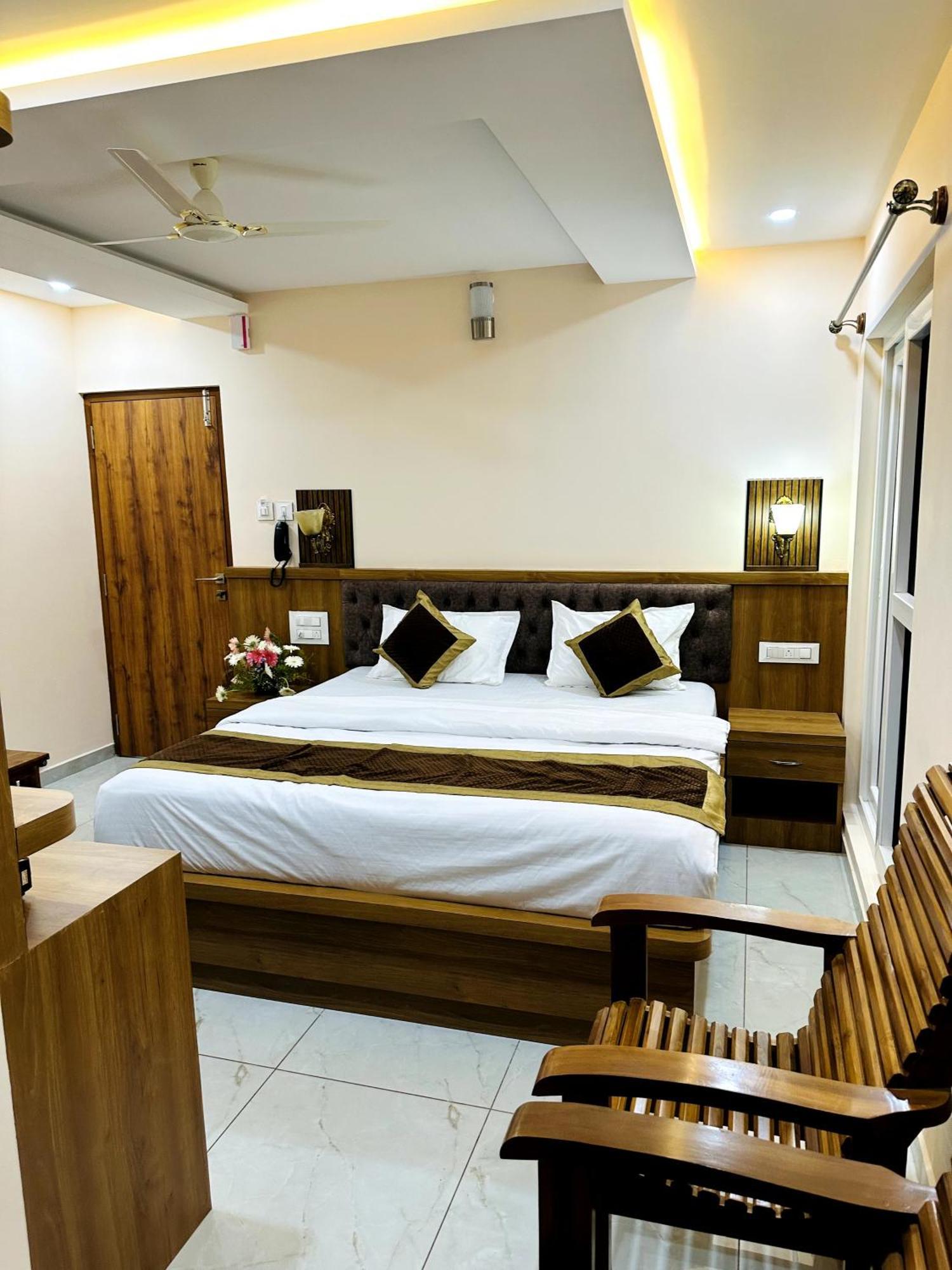 Navarathna Comforts Madikeri Exterior foto