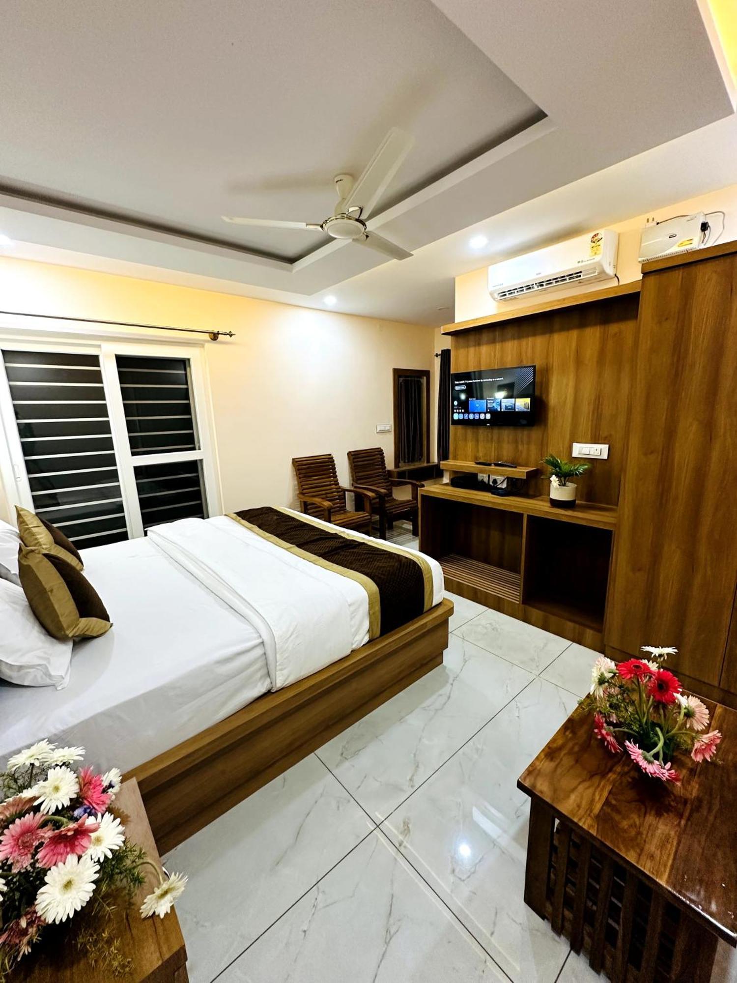 Navarathna Comforts Madikeri Exterior foto