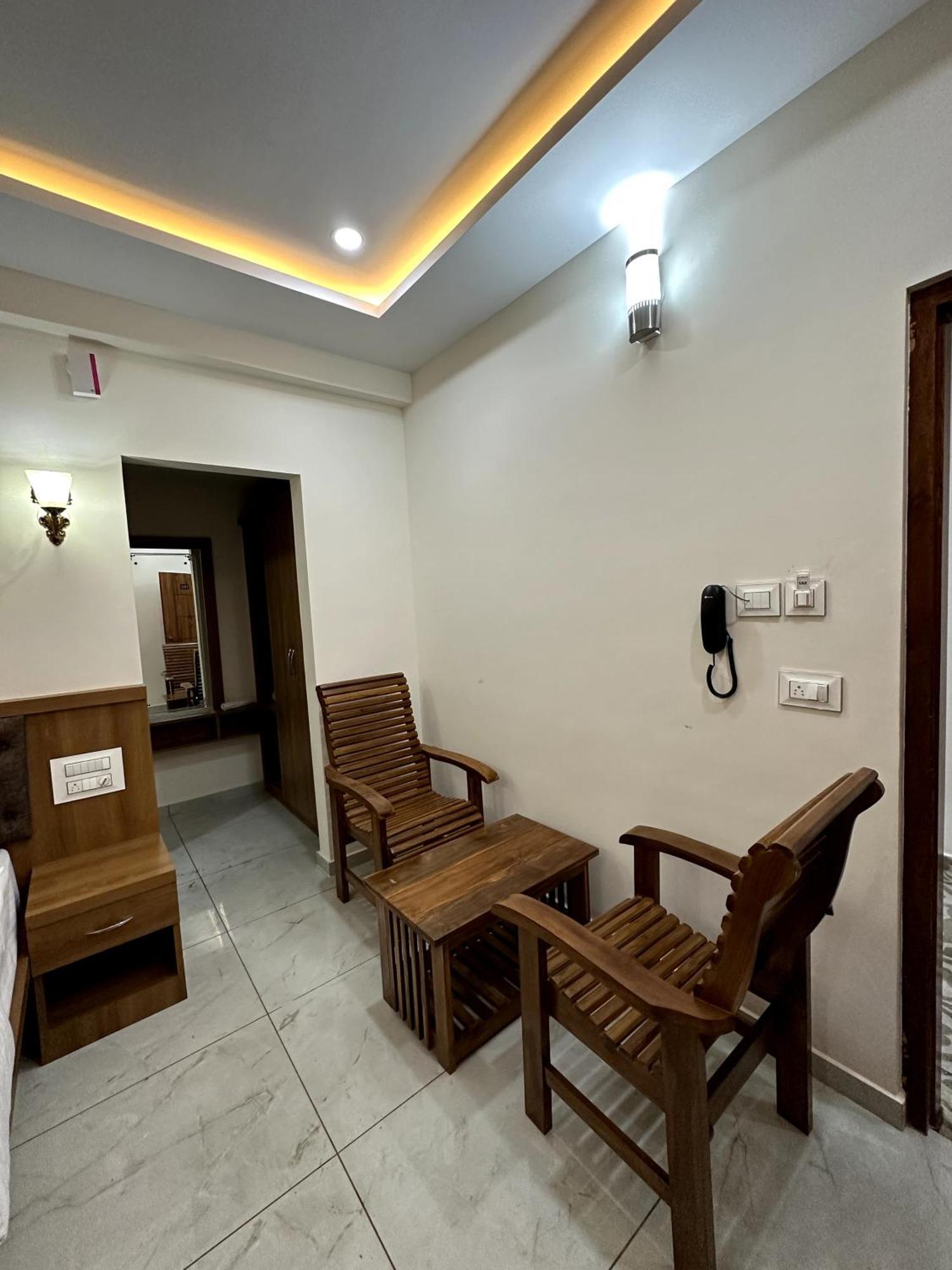 Navarathna Comforts Madikeri Exterior foto