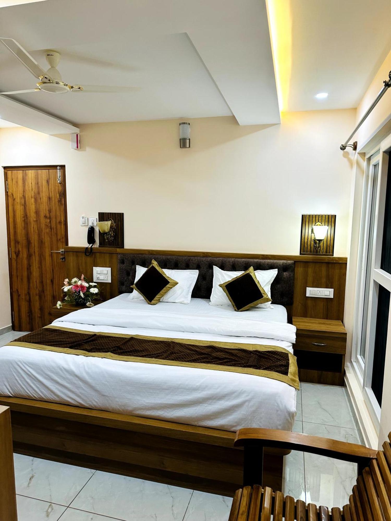 Navarathna Comforts Madikeri Exterior foto