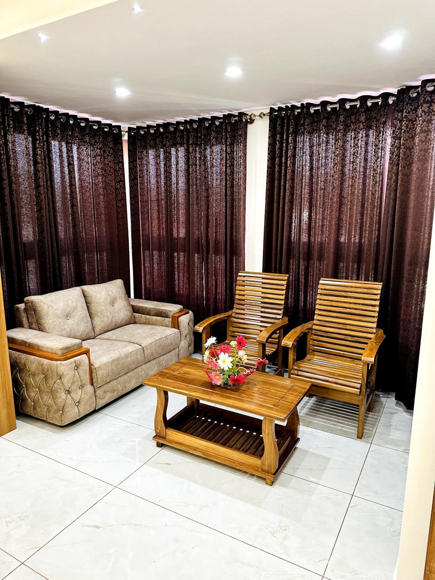 Navarathna Comforts Madikeri Exterior foto